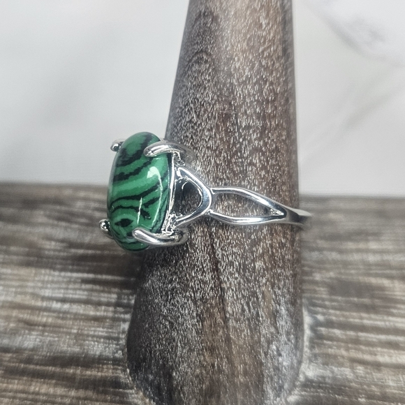 Glass Faux Malachite Green Stone Silver Tone Fashion Ring Sz 9 EUC 2 For $10 - Picture 2 of 3